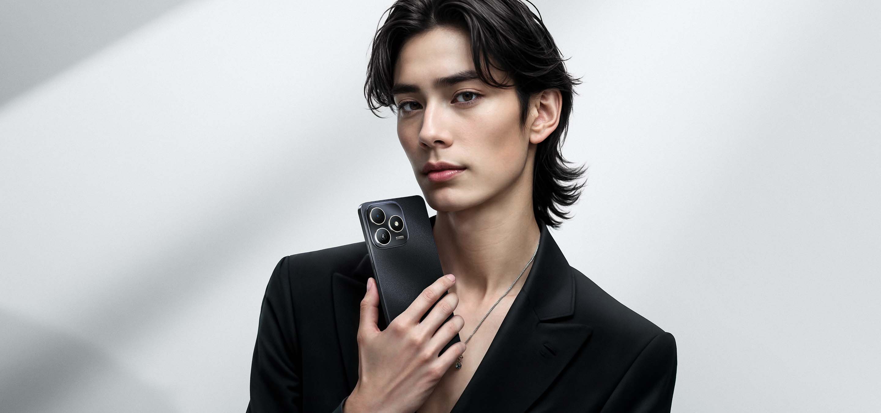 曜石黑：静谧夜空，繁星闪烁。